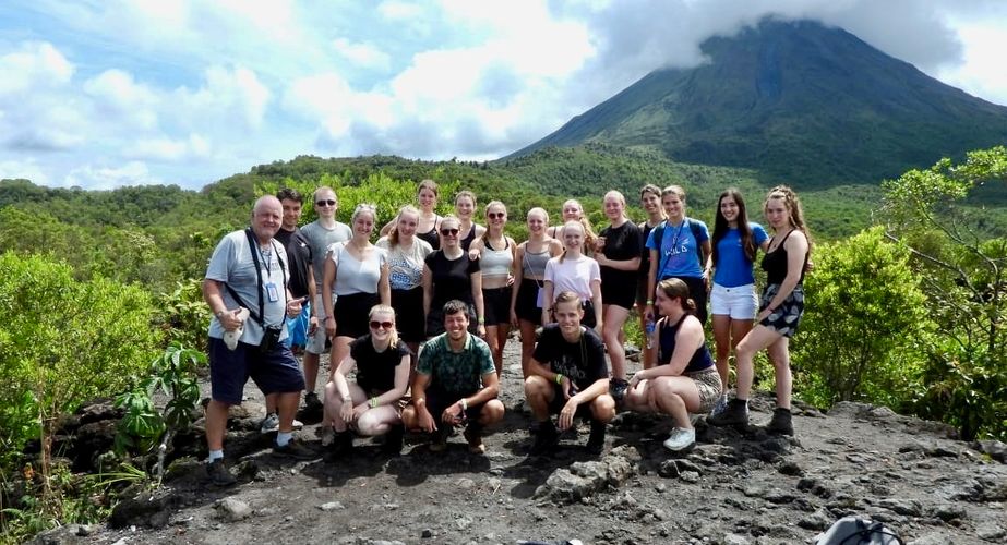 Groepsfoto El Arenal vulkaan